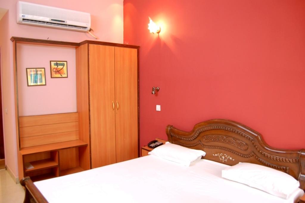 Hotel D R International Ambala Ruang foto