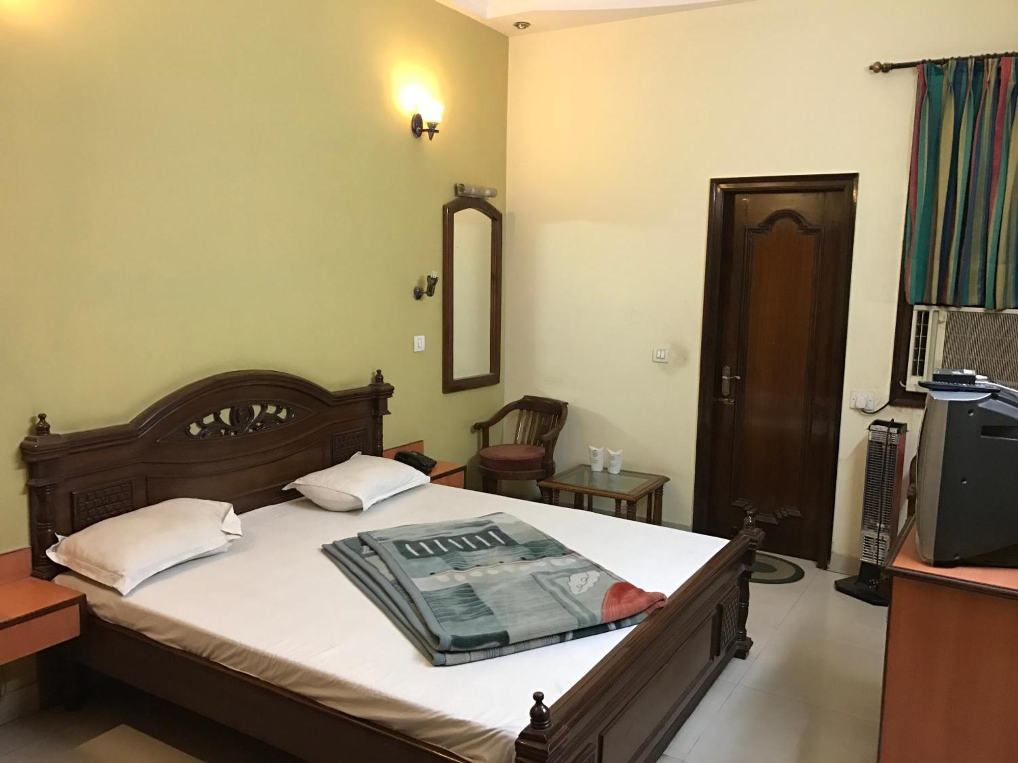 Hotel D R International Ambala Ruang foto