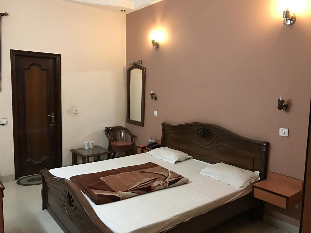 Hotel D R International Ambala Bagian luar foto