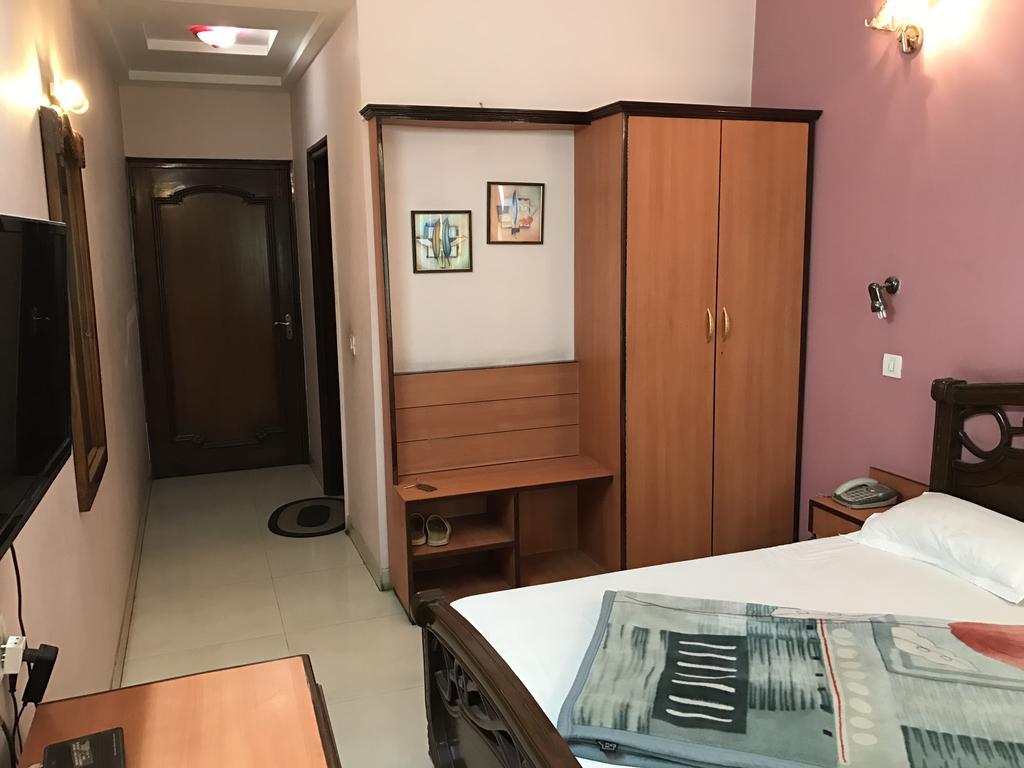 Hotel D R International Ambala Bagian luar foto