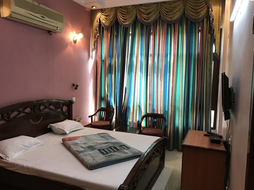 Hotel D R International Ambala Bagian luar foto