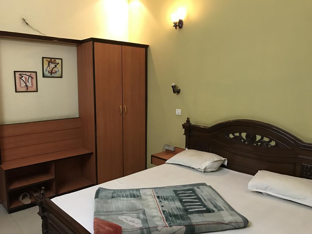 Hotel D R International Ambala Bagian luar foto