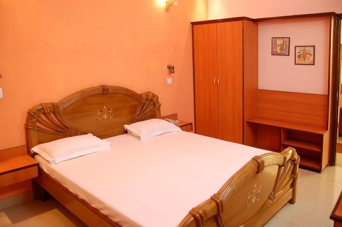 Hotel D R International Ambala Bagian luar foto